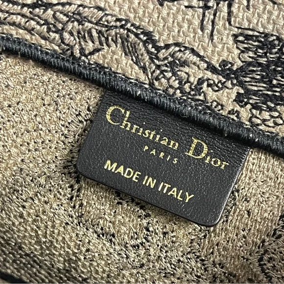 139 Pre Owned Auth CHN DIOR 3D Embroidered Dioriviera Tote Bag Blue 50.MA.0262 - Picture 4 of 9